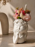 Menina com Flores Preservadas - Cerâmica Perfumada